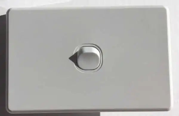 30511NLS Horiztonal Single Gang Light Switch 10Amp 250V