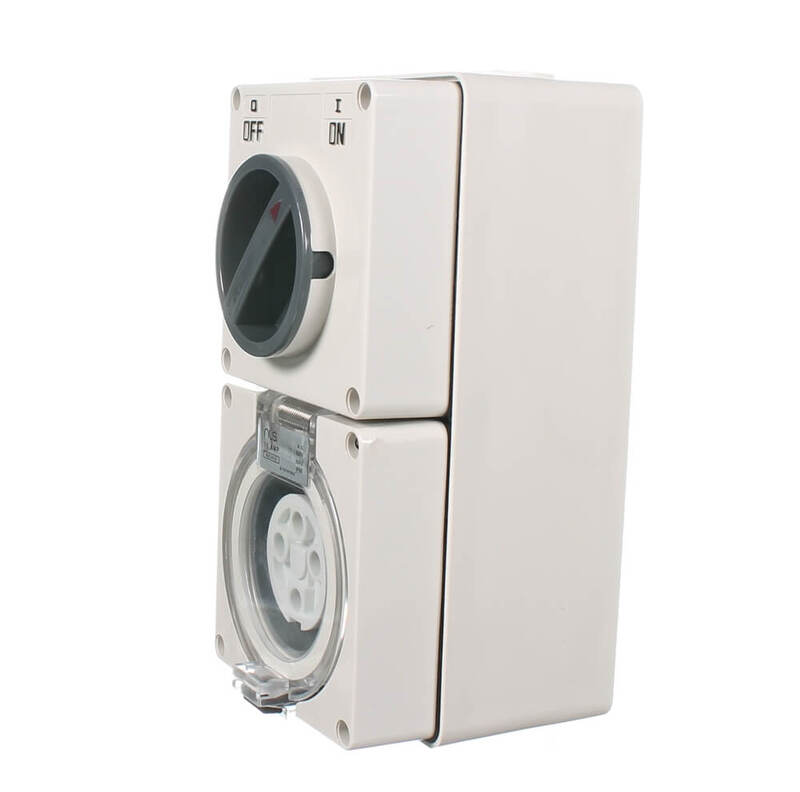 NLS 4 PIN SWITCHED SOCKET OUTLET IP66 2