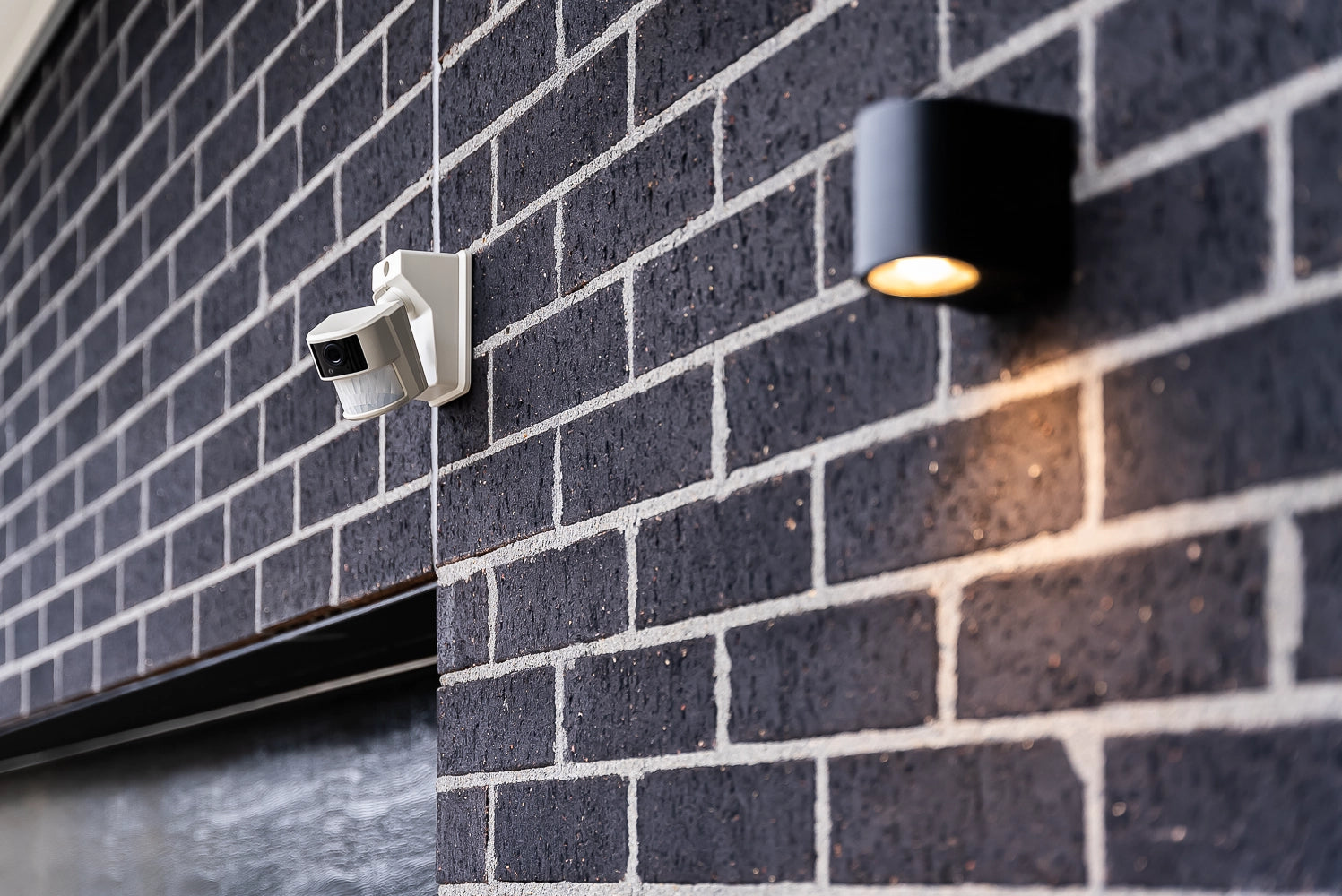 PSA Centrii Smart Outdoor Motion Sensor with Camera