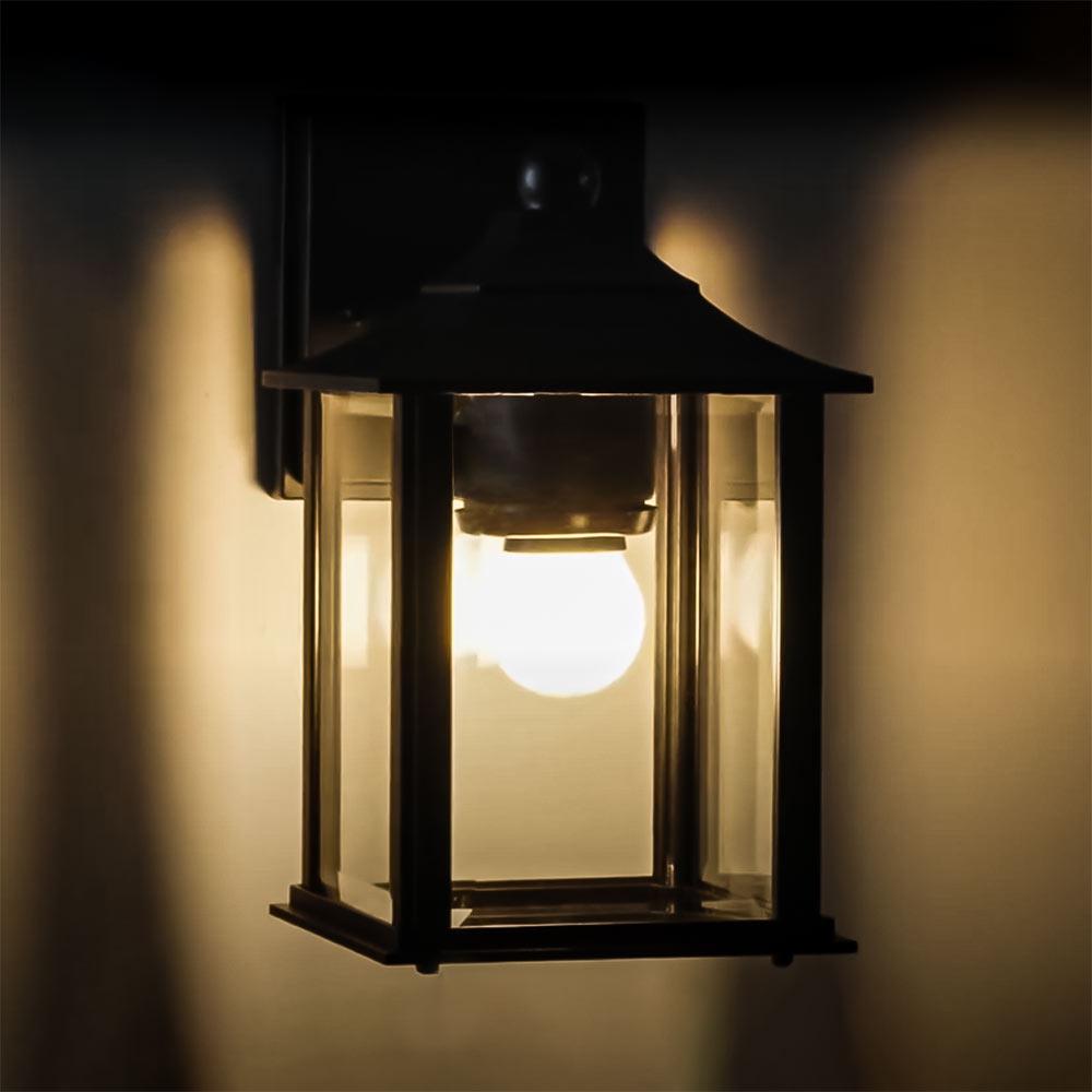 Mercator: Modern coach outdoor wall light in black