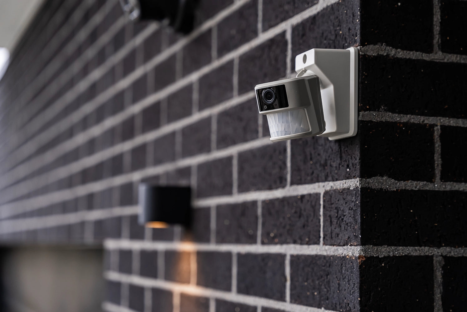 PSA Centrii Smart Outdoor Motion Sensor with Camera