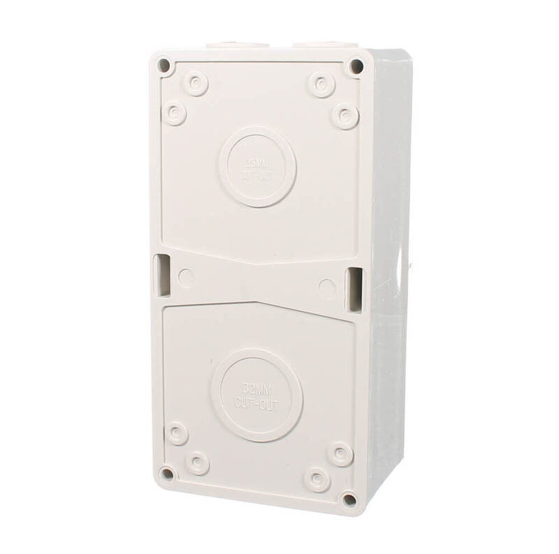 NLS 4 PIN SWITCHED SOCKET OUTLET IP66